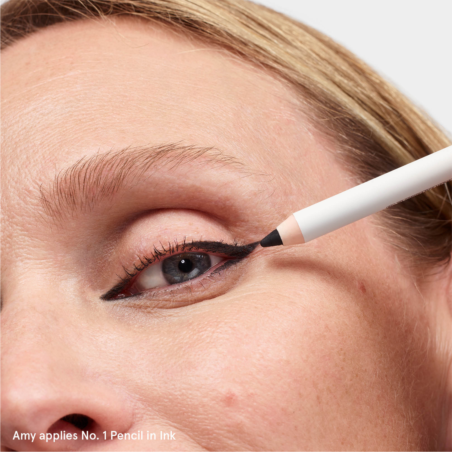NO 1. PENCIL CREAMY LONG-WEARING EYELINER (DELINEADOR PARA OJOS DE LARGA DURACIÓN)